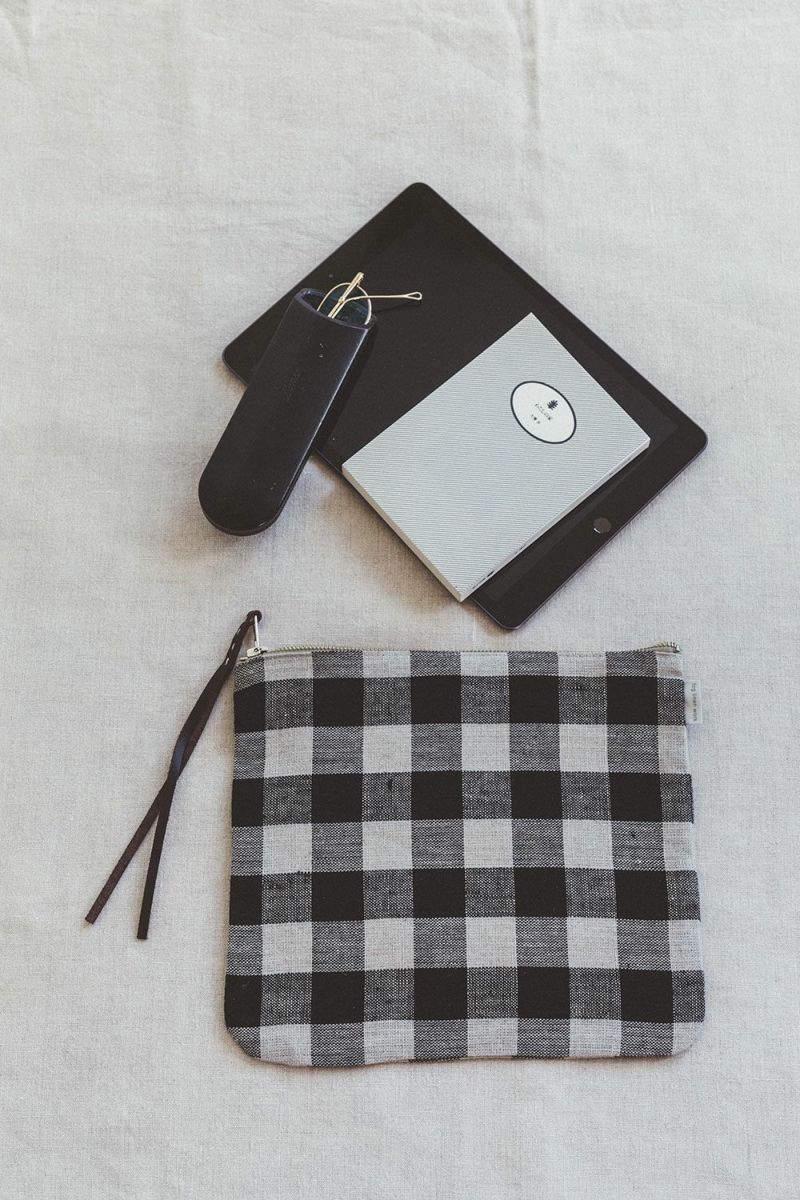 Natural Lag ナチュラグ ポーチ NATURAL BEAUTY BASIC ガバッと開くスマホポーチ BOOK GREIGE